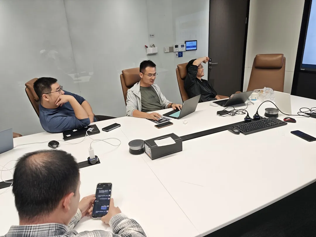 海南政企会议数字化升级:会议平板与无线投屏器选型要点解析正文配图 2